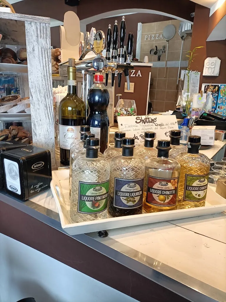 Bar Aperitò Bistrò_Alice Castello_slider_image_2