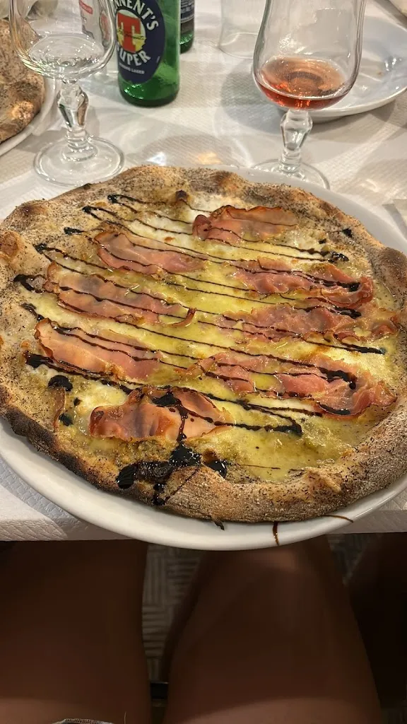 cristel tiziana barba_Pizzeria Calabash_Castromediano_Bewertung