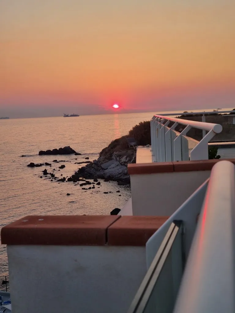 Simona Citi_Cusin del Mar_Antignano_review