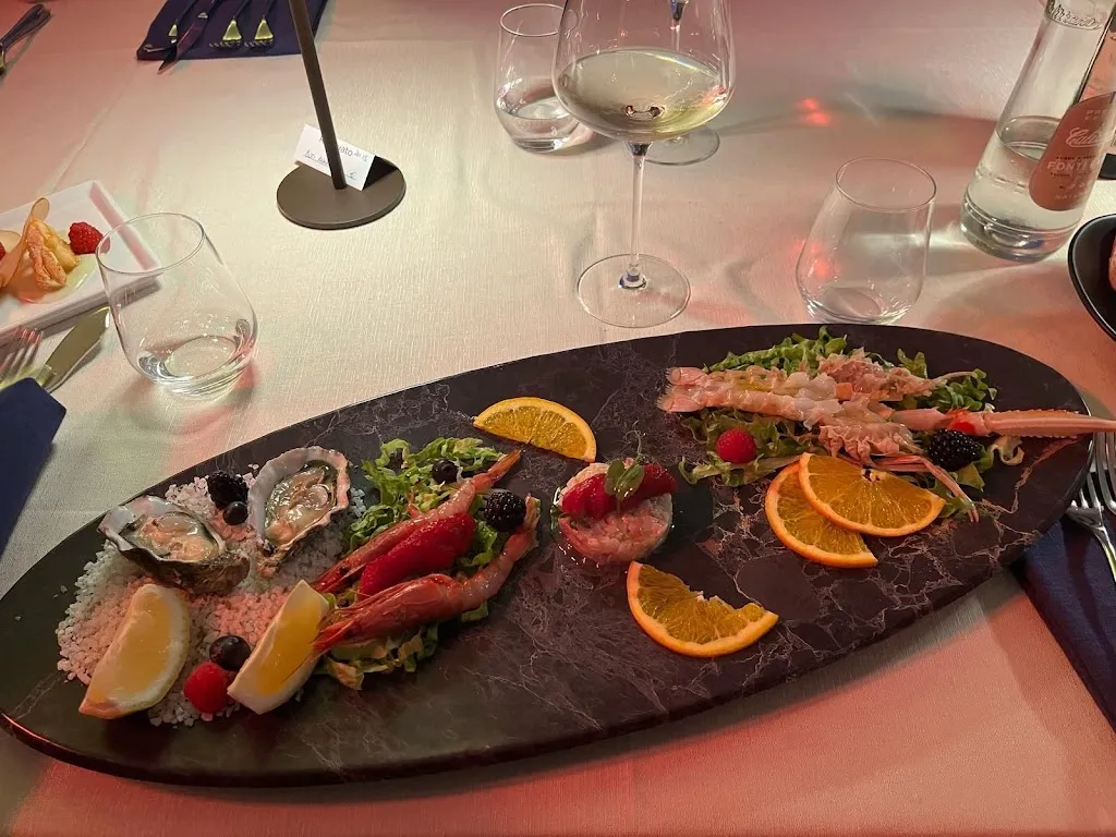 Francesca_Cusin del Mar_Antignano_review