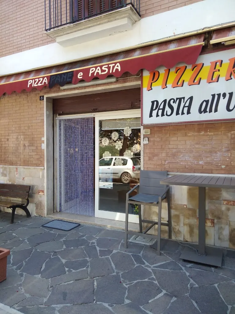 Pizzeria e Pasta all'uovo Amoroso restaurant in Caramanico Terme