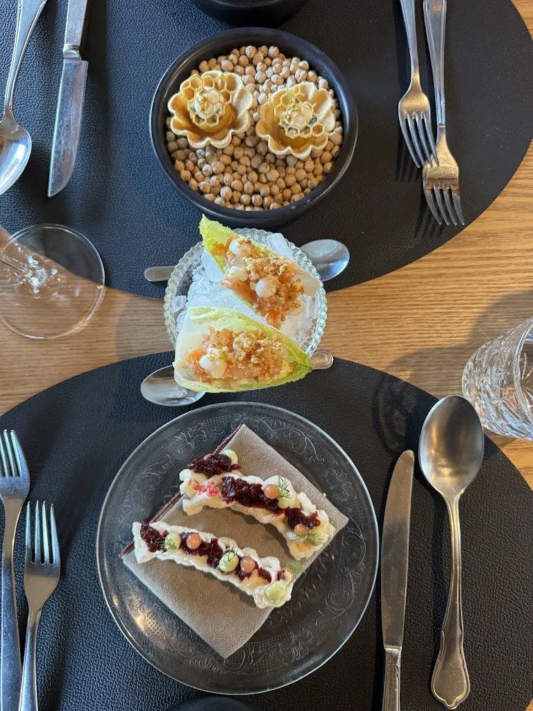 laura silvia candiloro_2J Modern Cuisine_Azeglio_review