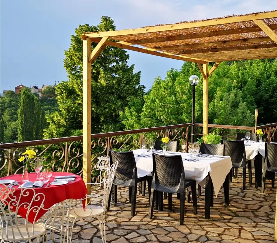 Le Gambe sotto il tavolo 2019 restaurant in Azzano d'Asti