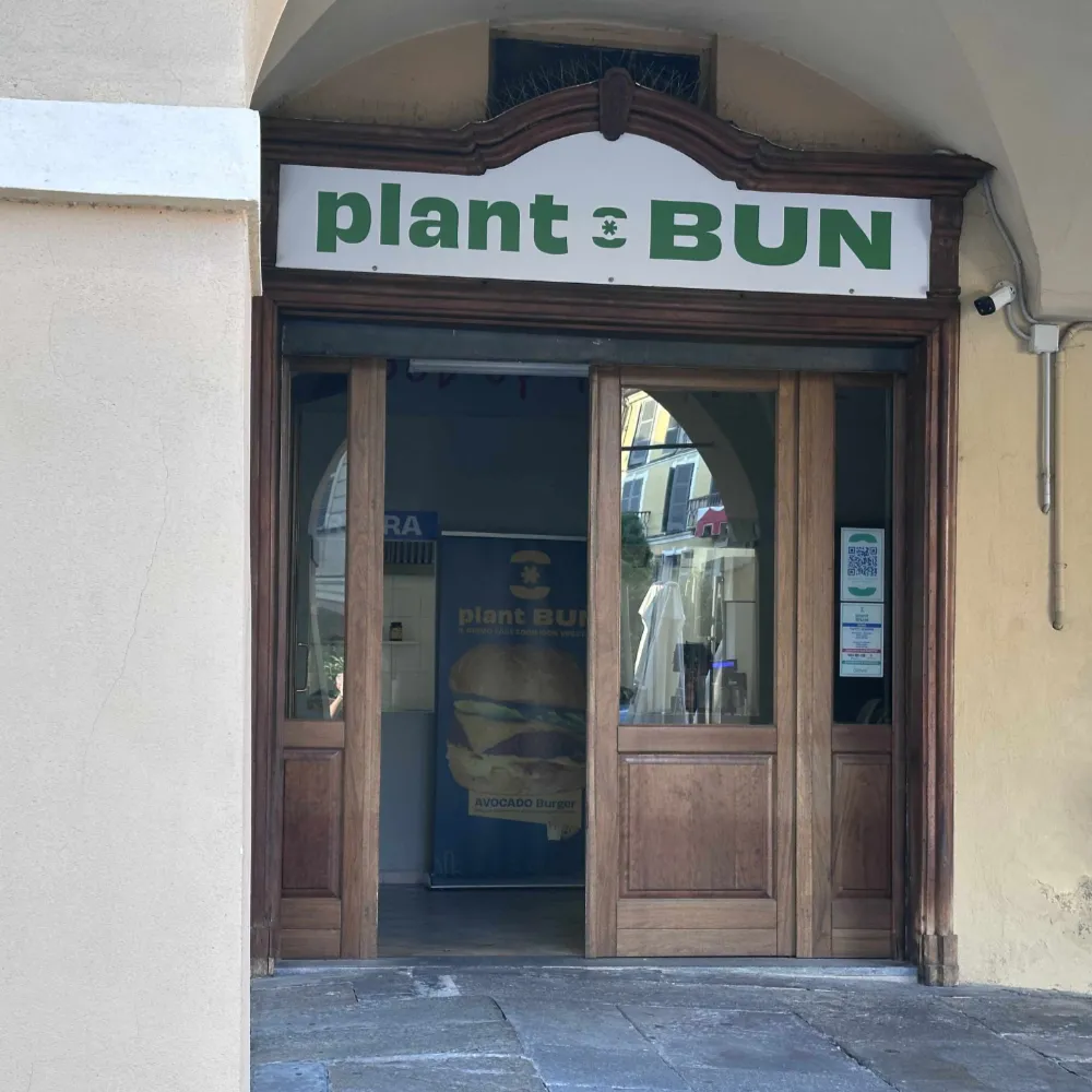Plant Bun il primo fast food 100% vegetale restaurant in Asti