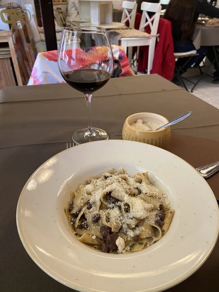 Borbala Nagy_Pastificio con piccola ristorazione_Asti_review