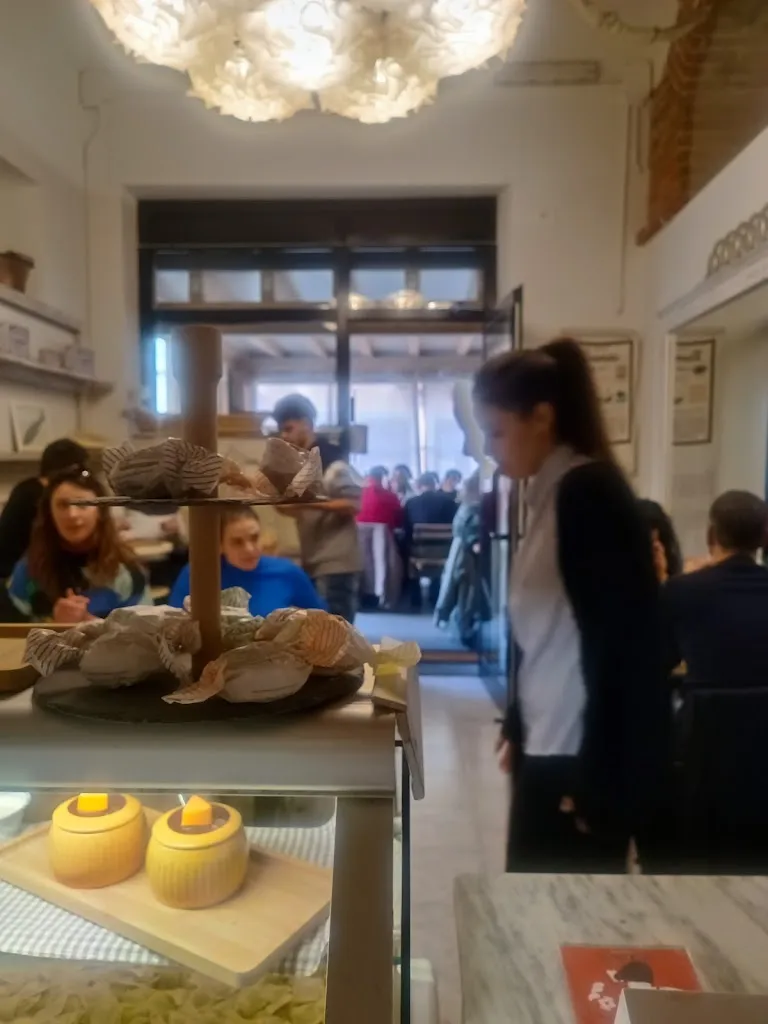 Pastificio con piccola ristorazione restaurant in Asti