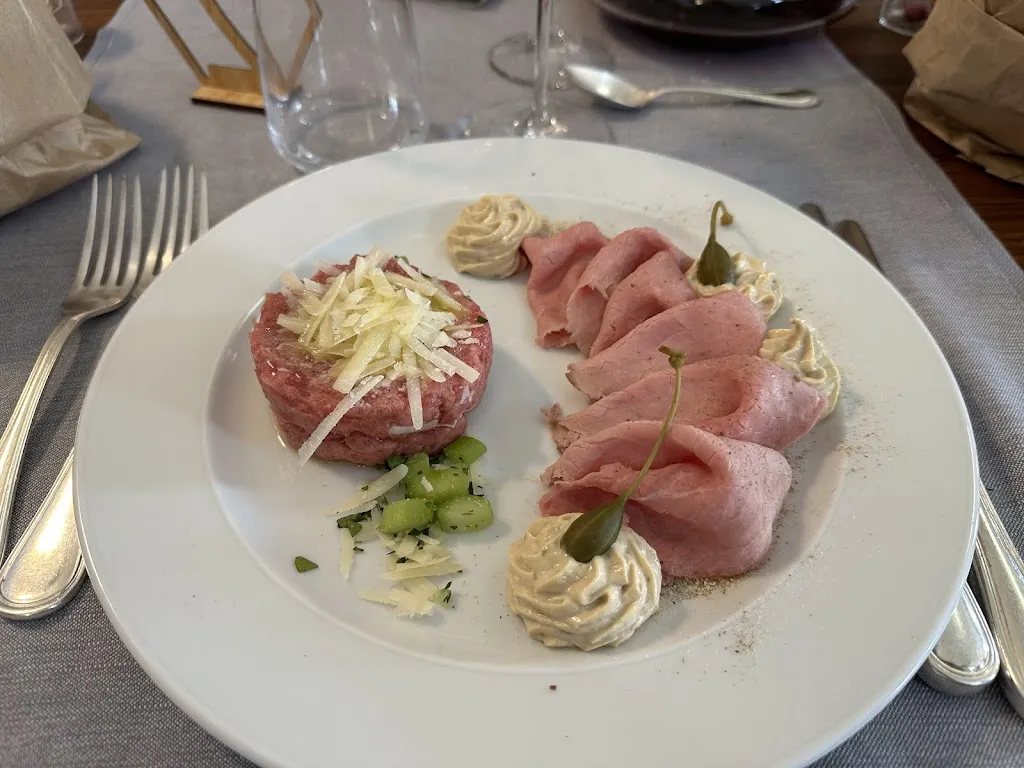 Umberto Giuliano Albo_Il Banchetto_Battifollo_review