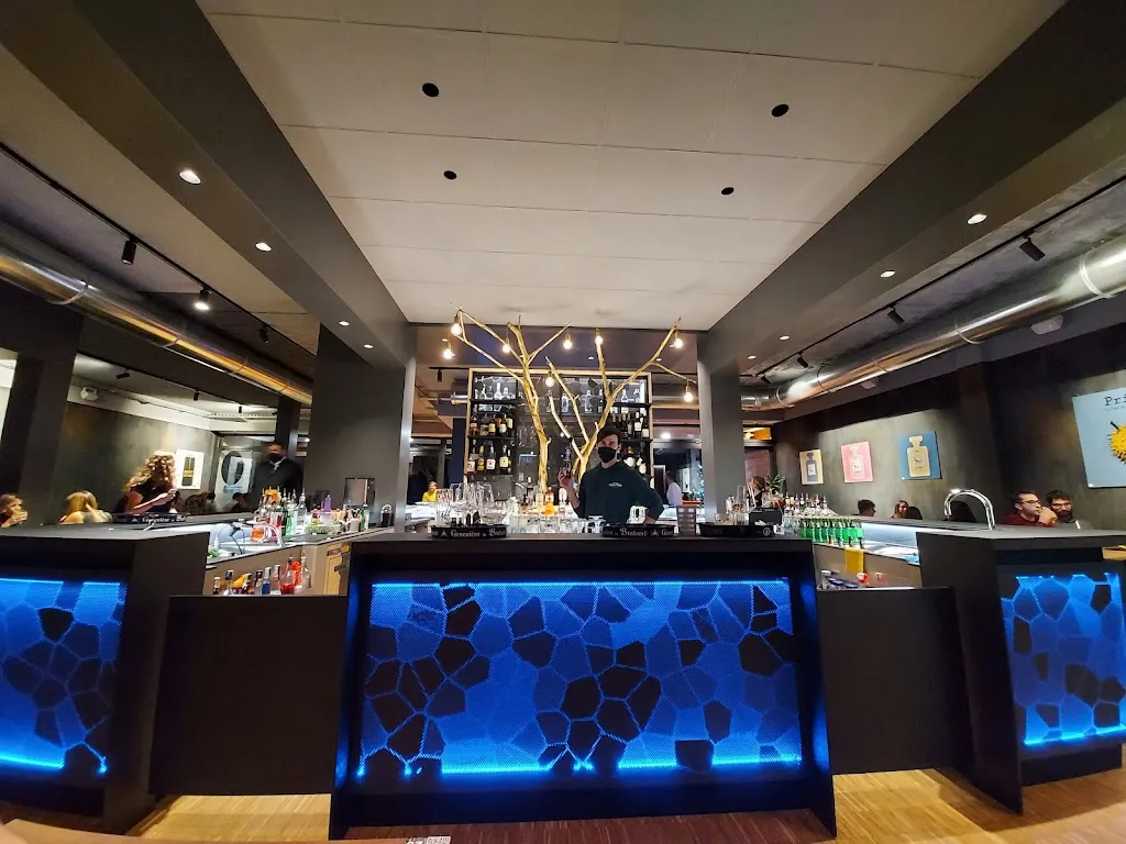 6qu4ttro Brasserie restaurant in Bellinzago Novarese