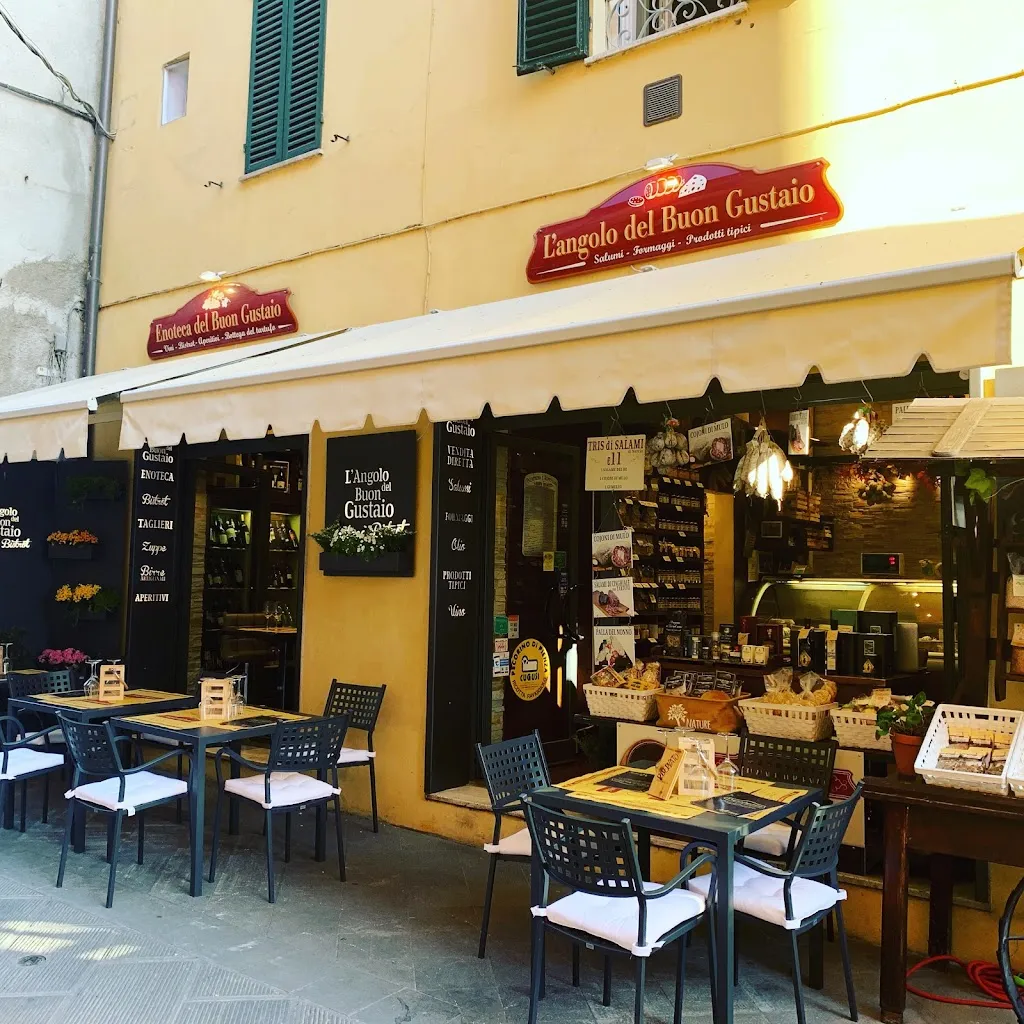 L'Angolo del Buongustaio restaurant in Castiglione