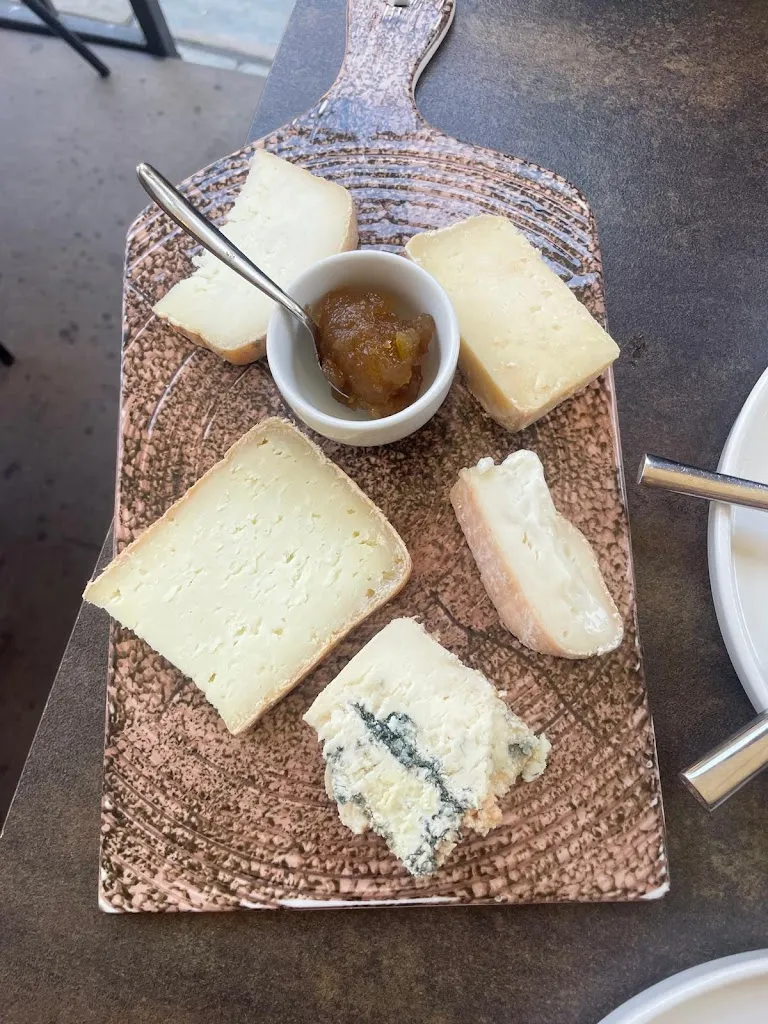 warnault tom_Clann_Castiglione_review