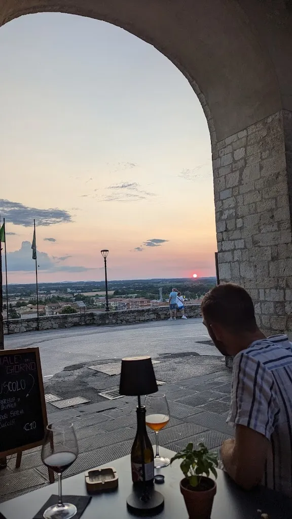 Sam Dixon_La Schiaccia dell'Opio - Too Cool_Castiglione_review