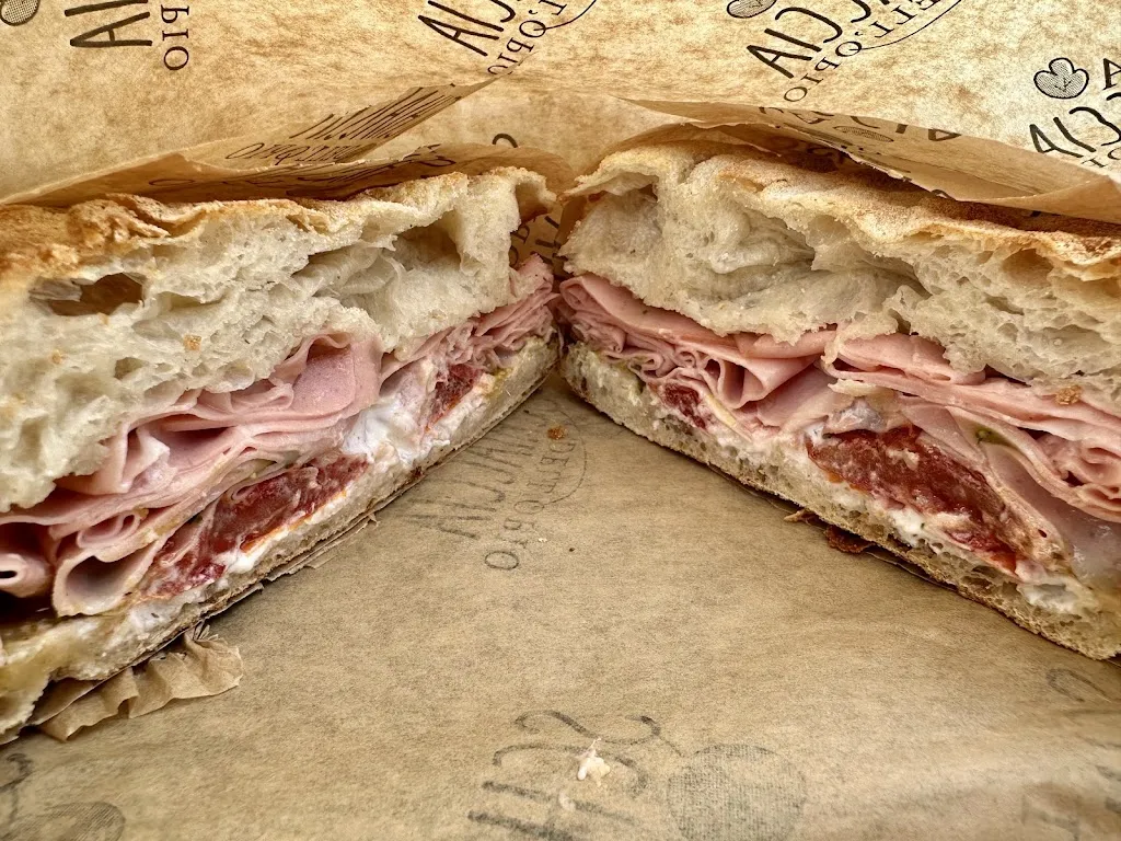 La Schiaccia dell'Opio - Too Cool_Castiglione_slider_image_2