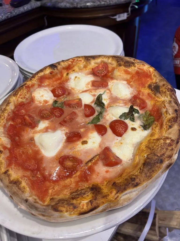 Ristorante Pizzeria BLU MARLIN_Borgo Vercelli_slider_image_3