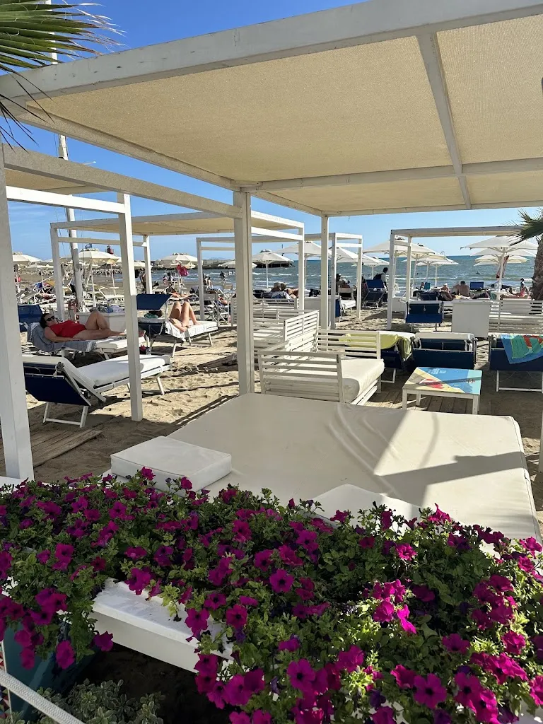 Klim Kavall_Lo Skipper Beach club_Castiglione_review