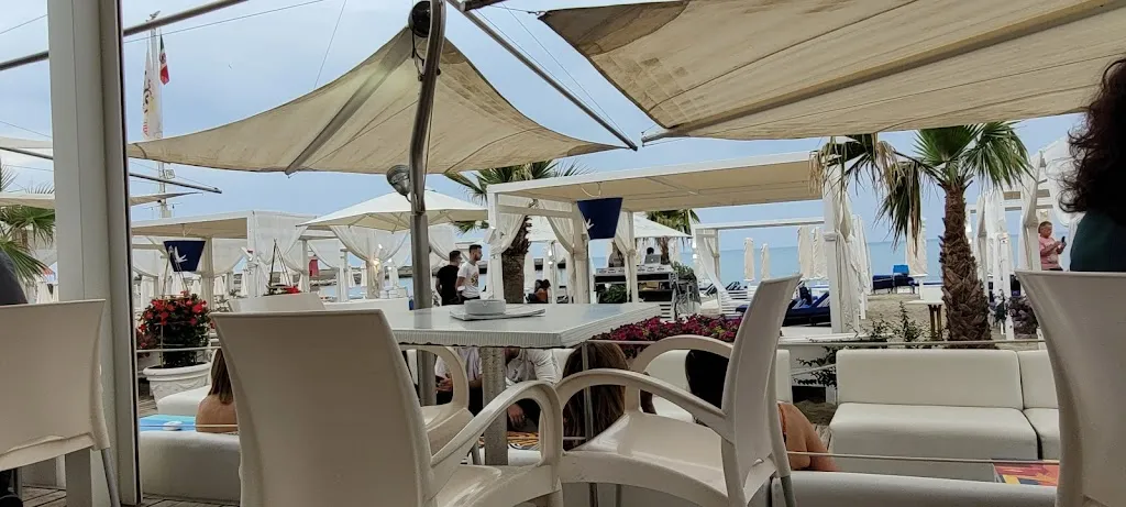 Sven Dutoit_Lo Skipper Beach club_Castiglione_review