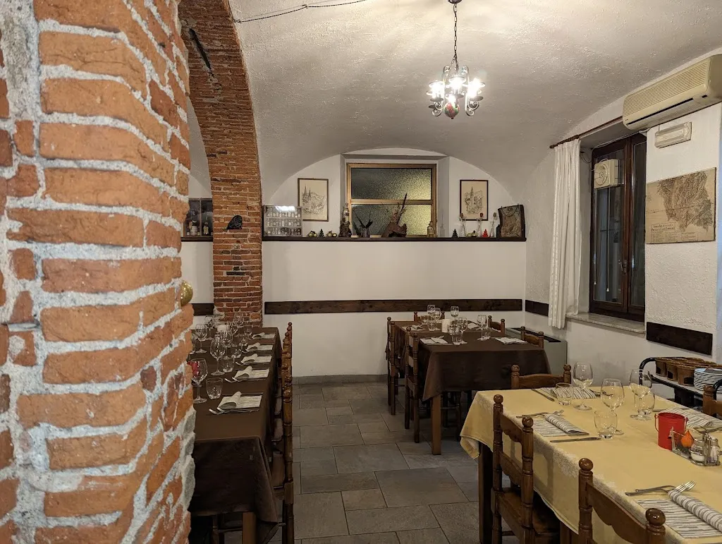 Trattoria Bar Croce Bianca restaurant in Borgosesia