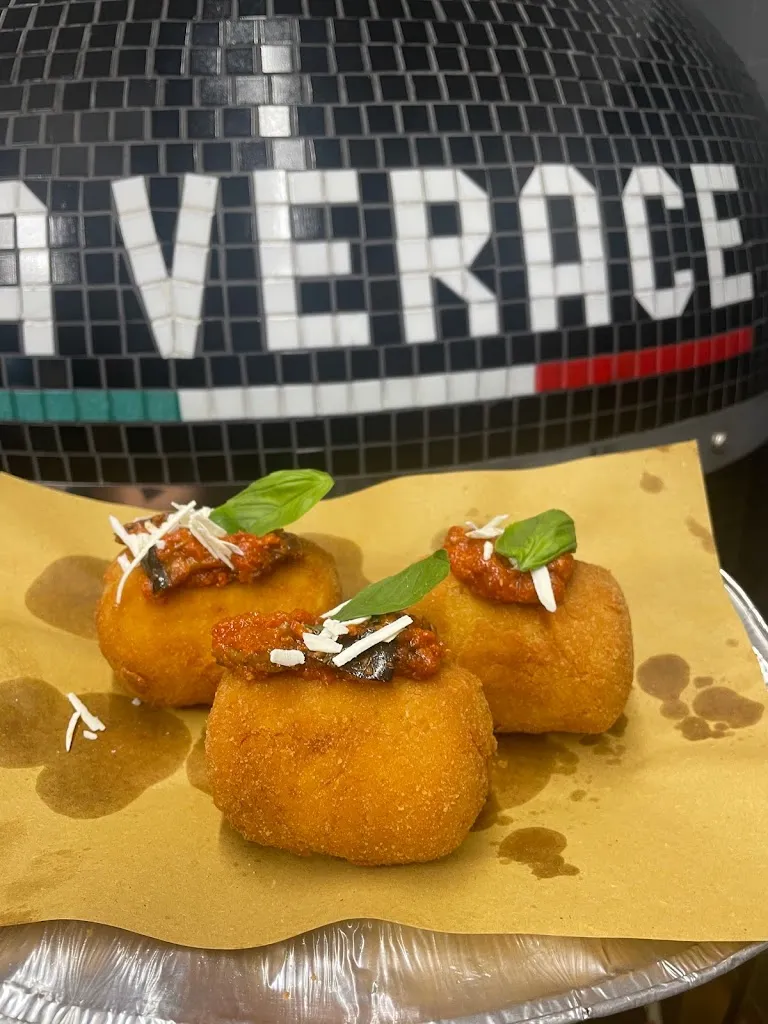 La Verace Pizzeria gourmet e friggitoria_Borgosesia_slider_image_3