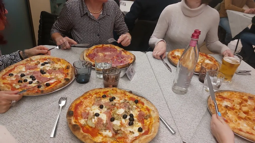 Antony Effe_Pizzeria in Claudio Borgosesia_Borgosesia_review