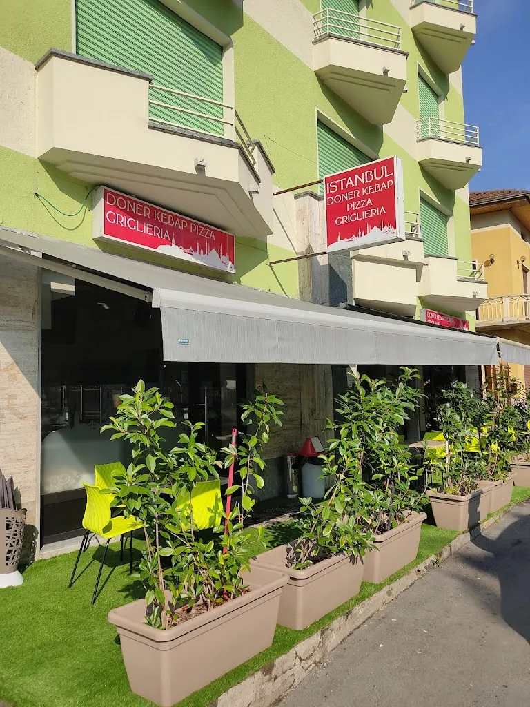 Instanbul Doner Kebap Pizza restaurant in Borgosesia