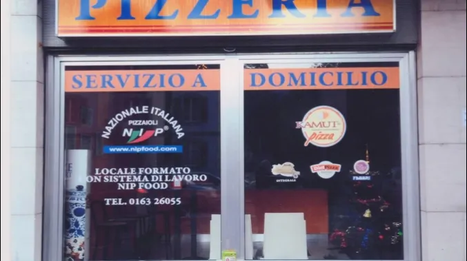 Pizza Si consegna a domicilio restaurant in Borgosesia