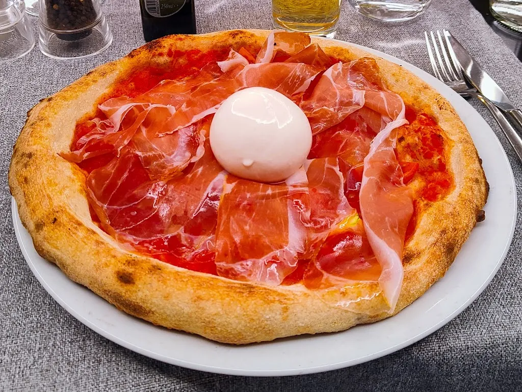 Ristorante Pizzeria L'alternativo_Borgomanero_slider_image_3