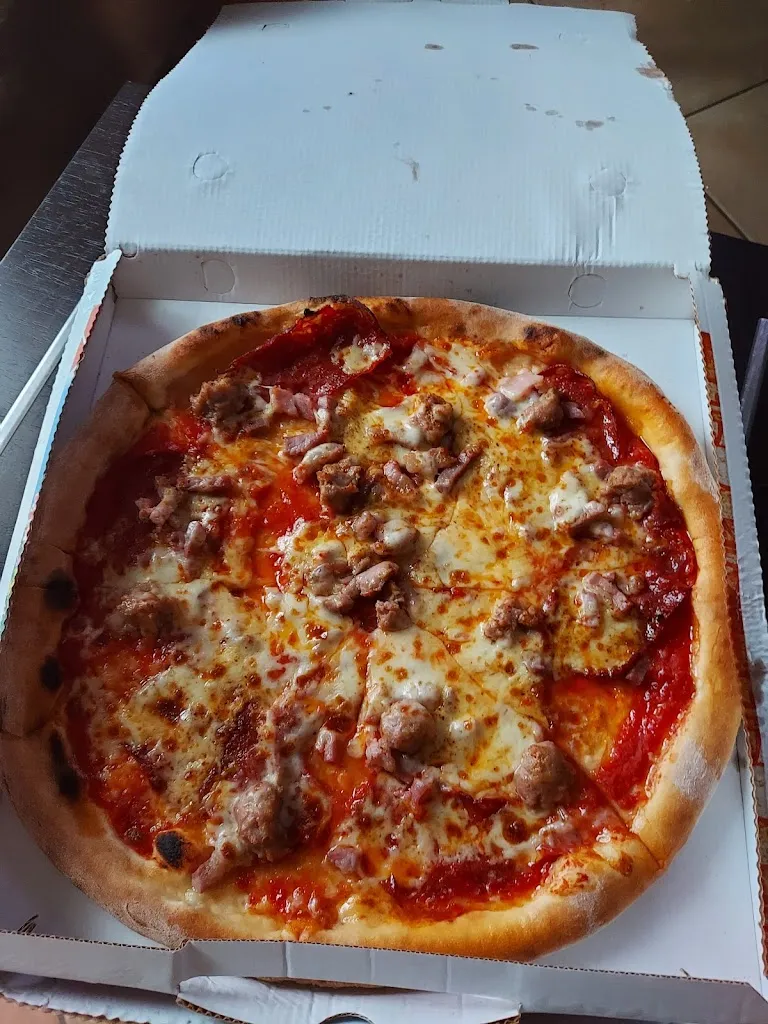 jason beuze_Pizzaland da Mario_Borgomanero_review