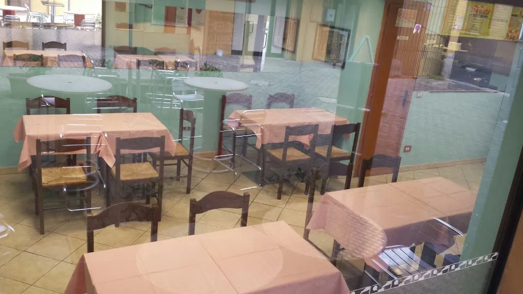 Pizzeria Da Giosef restaurant in Borgomanero