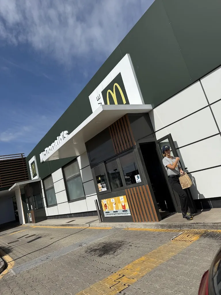 Kseniya Romanova_McDonald's Borgomanero Drive_Borgomanero_review