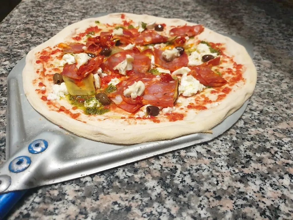 Totò pizzeria restaurant in Brandizzo