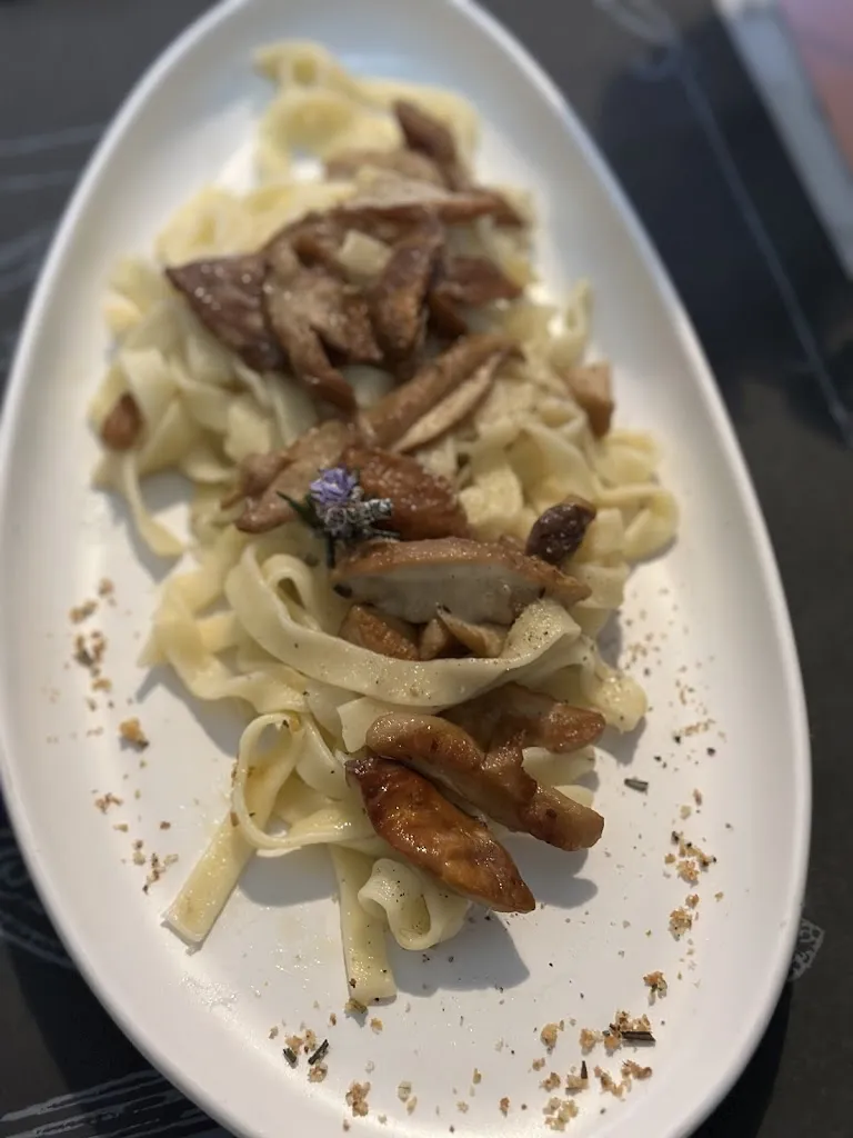 Christopher Escalante_Silla's Bistrò_Castiglione_review