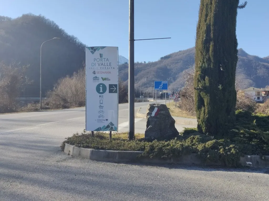 Silvano Bertaina_Segnavia - Porta di Valle_Brossasco_recensione