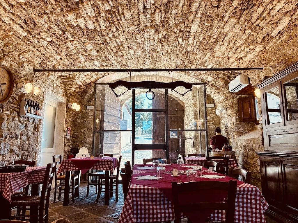 Agriturismo La Vecchia Stazione restaurant in Castiglione