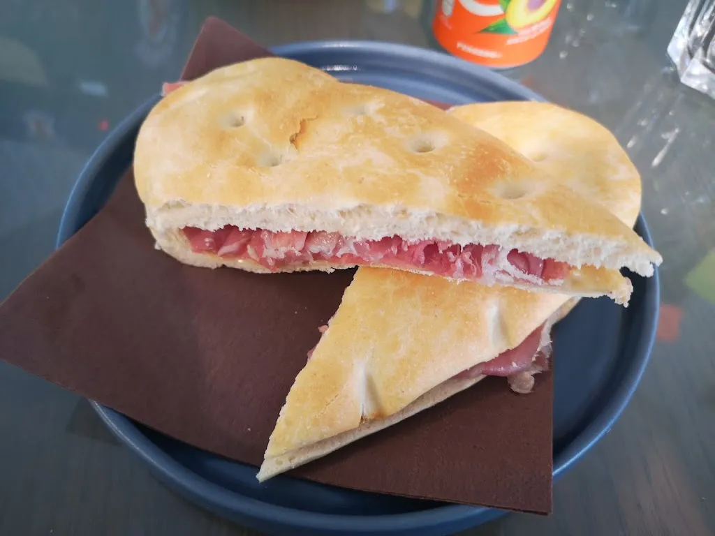 Lisa Zappi_Bar Piazza di Daniele E. e Fina C._Brossasco_review