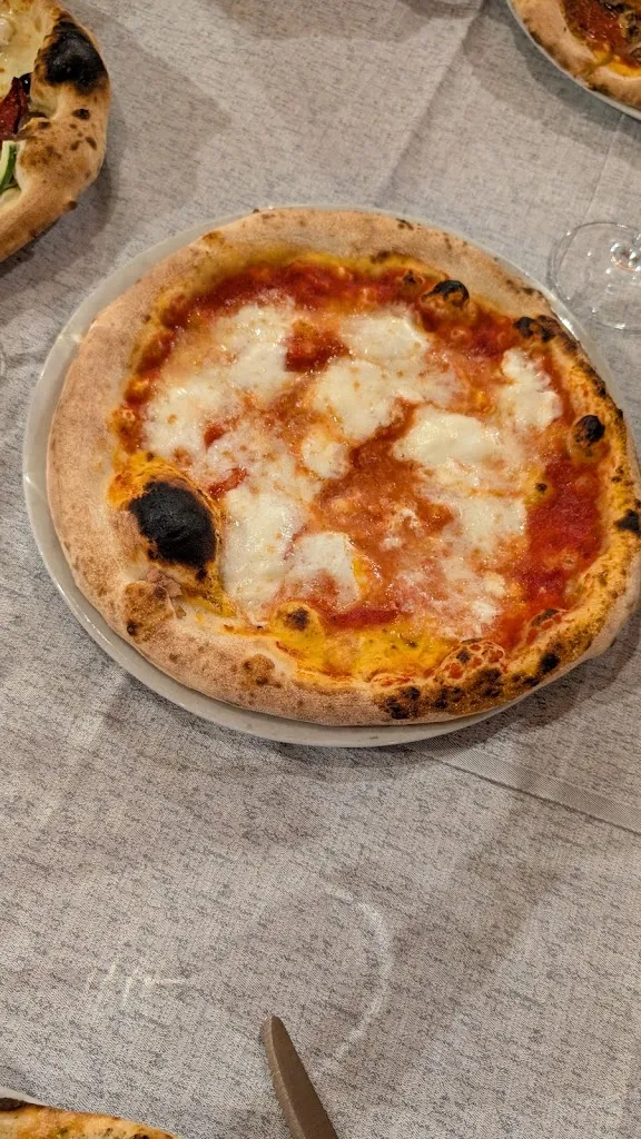 AJ Sciutto_Cascina Vecchia Pizzeria Ristorante_Calamandrana_review