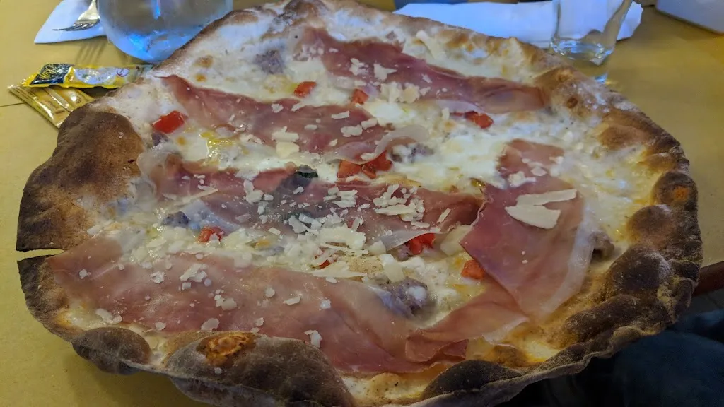 Mathieu Deresmes_Mulligan's Pub_Camerano_review