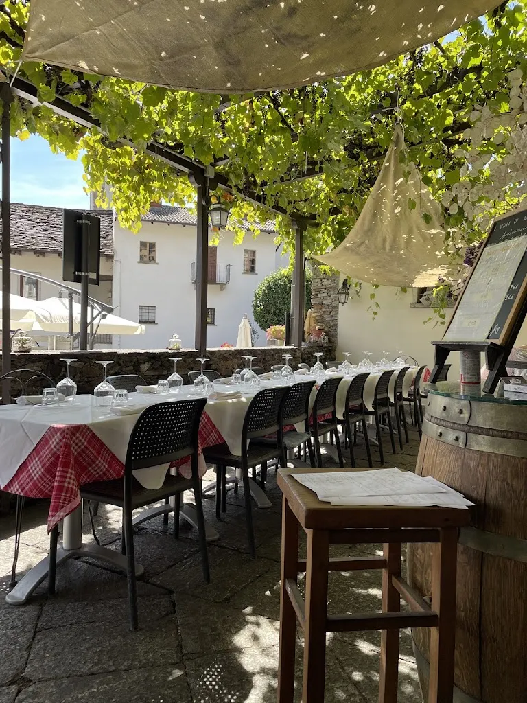 Donna Francesca_Cambiasca_slider_image_3