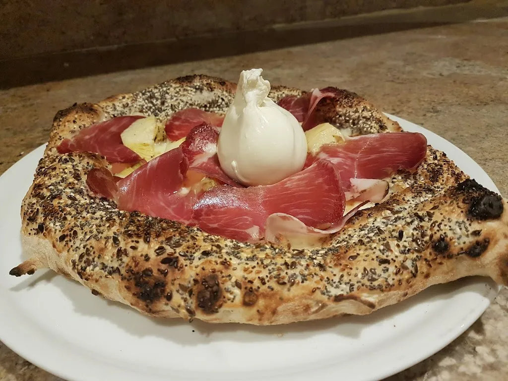 La Torre Pizza e Gril_Cameri_slider_image_2