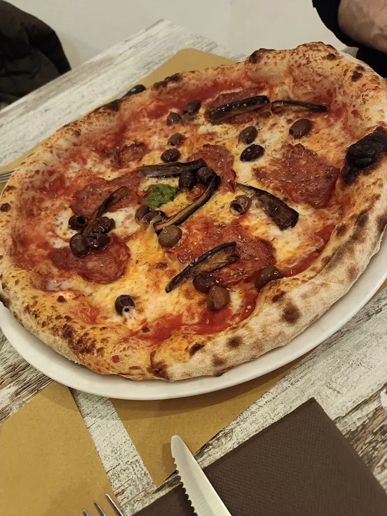 La Torre Pizza e Gril_Cameri_slider_image_3