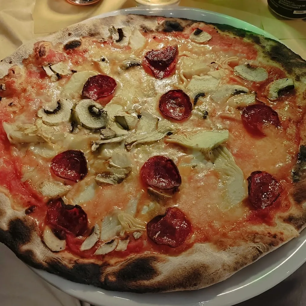 EMANUELE TAURINO_Pizzeria Bistro'_Cellino San Marco_review