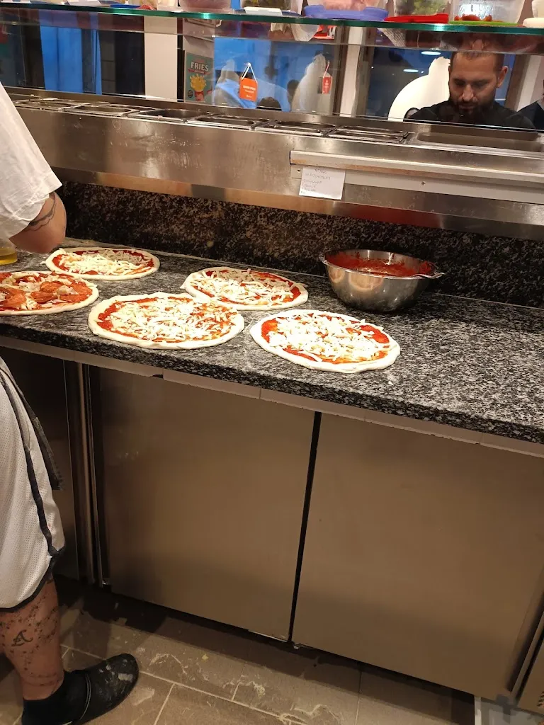 Kung Fu Pizza da zazzà restaurant in Cameri