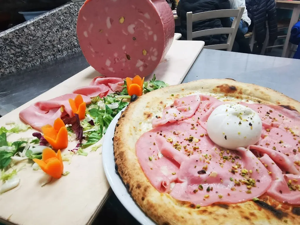 Pizza Express 4 restaurant in Cameri