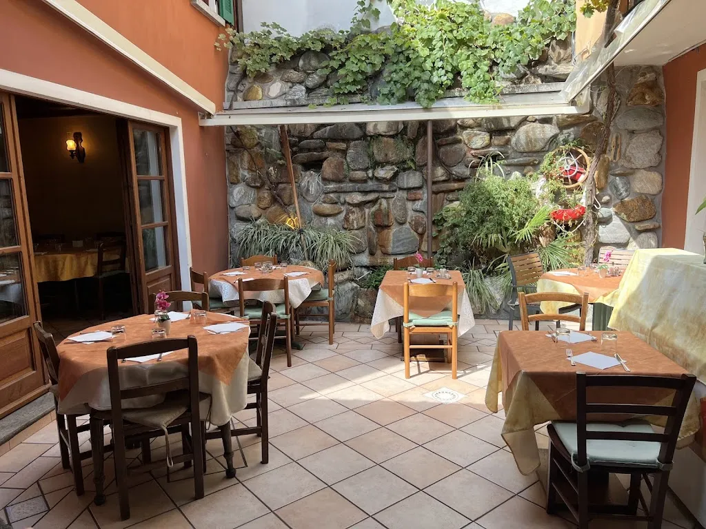 Sano Banano restaurant in Cannero Riviera