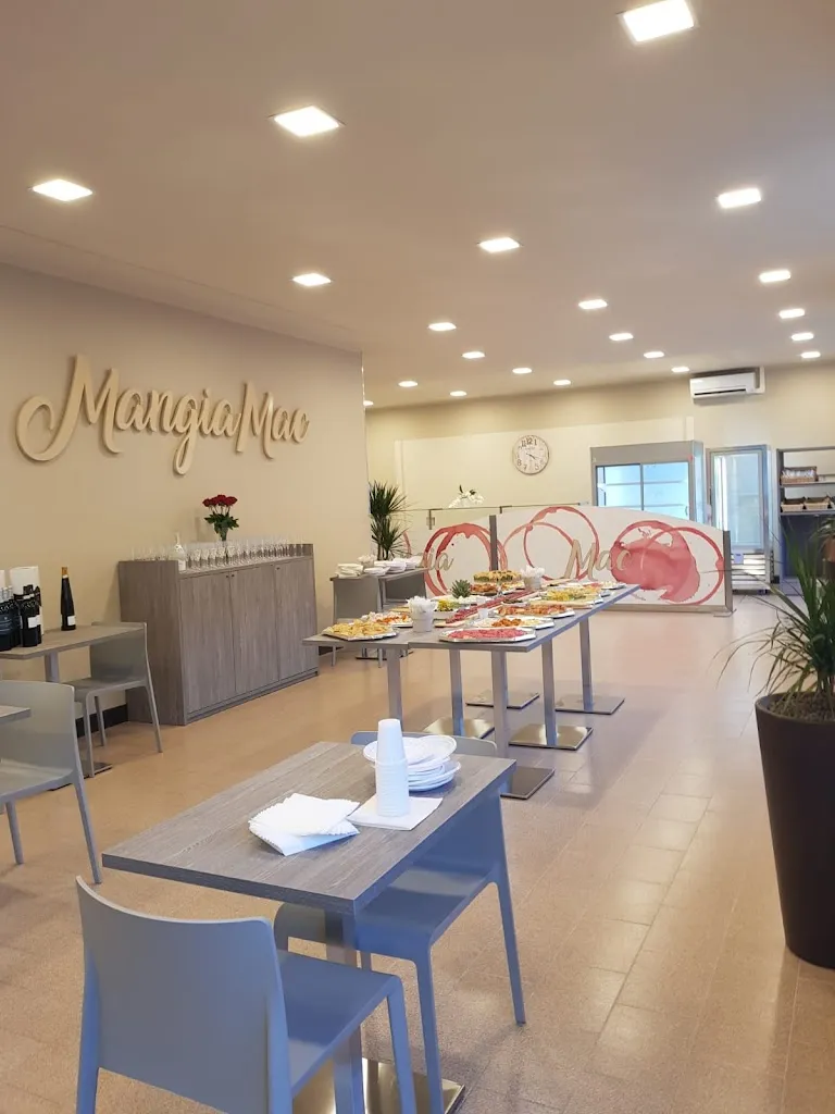 Mangia mac restaurant in Canelli