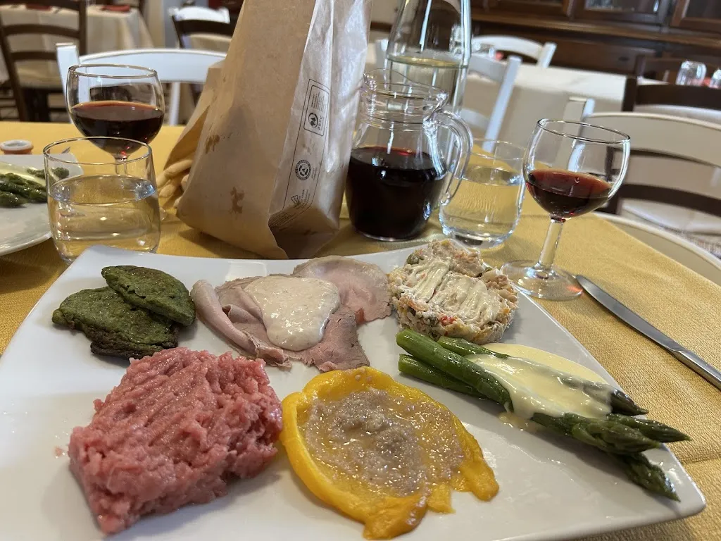 Trattoria Pizzeria La Piazzetta_Canelli_slider_image_2