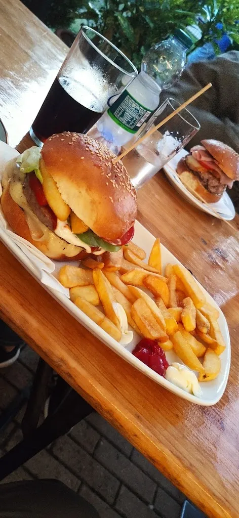 Stefano Di Girolamo_Paesi tuoi_Canelli_review