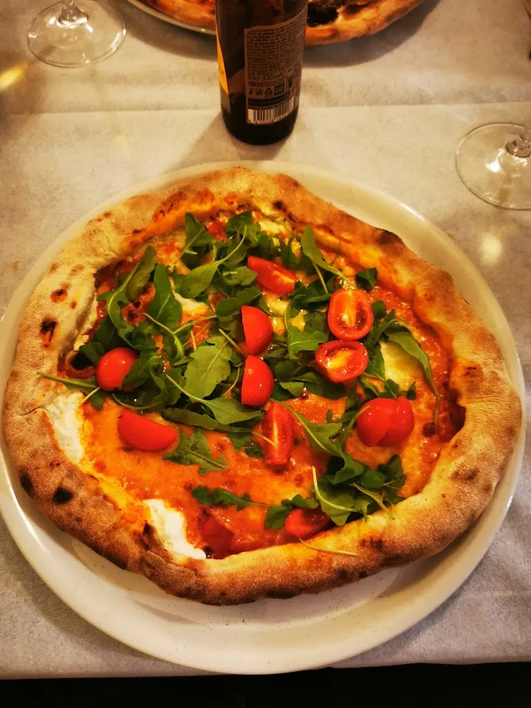 Benjamin Meyer_Pizzeria Ristorante Locanda Luna Rossa_Canelli_reseña