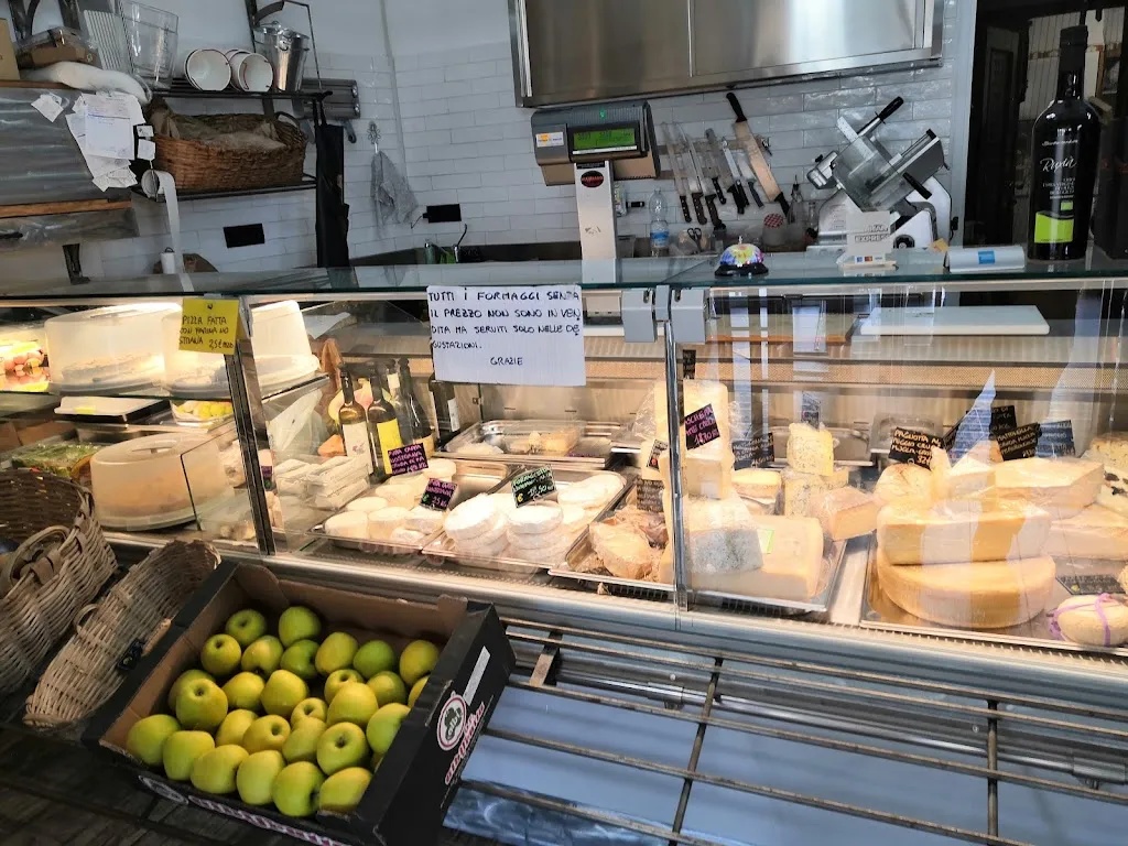 Famiglia Rolando Bottega & Ristorante_Caprauna_slider_image_1