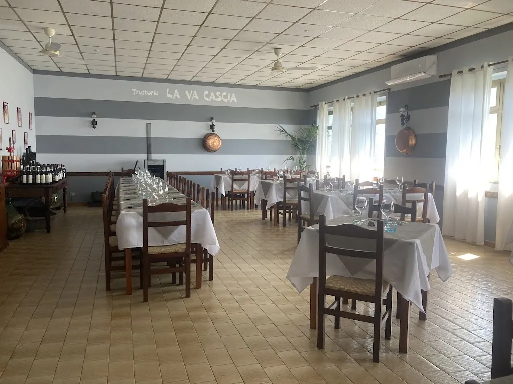 Trattoria La Va Cascia restaurant in Caprezzo