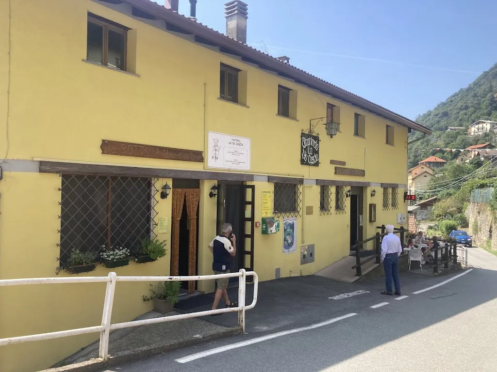 Trattoria La Va Cascia_Caprezzo_slider_image_3