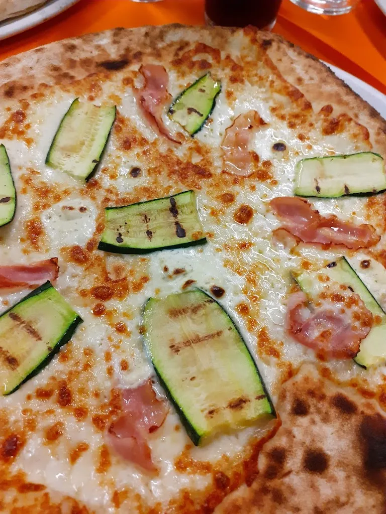 Il Dollaro_Carema_slider_image_3